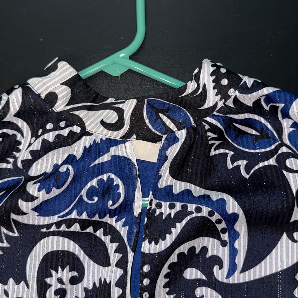 LOFT Women's Blue and Black Paisley Blouse with metallic sheen - Picture 5 of 9